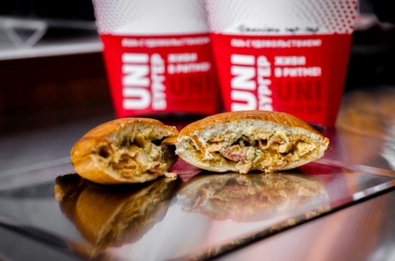 Горячие и сочные! UNI бургеры – новинка на АЗС «Юнигаз»
