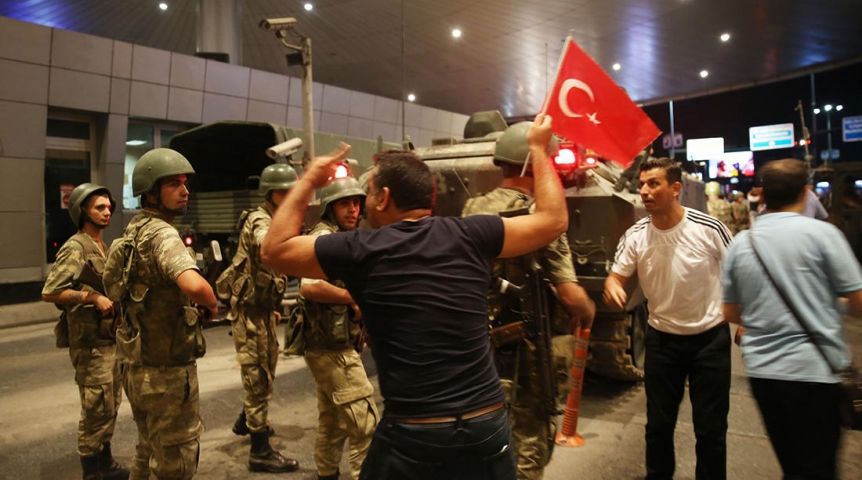 Мятежники похитили главнокомандующего ВВС Турции со свадьбы