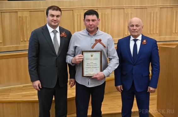 От доярки до топ-менеджера: Хоценко наградил омских передовиков-аграриев