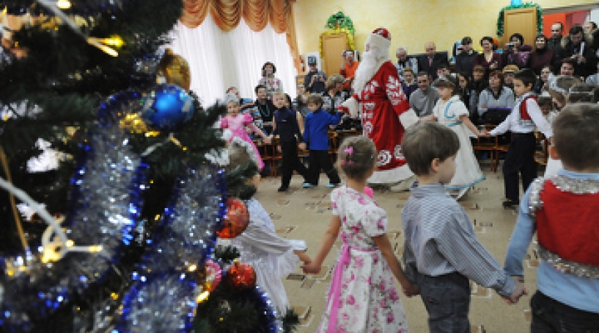 Омичка пожаловалась что ее не пускают на утренник к ребенку и предлагают Омичка пожаловалась что ее не пускают на утренник к ребенку и предлагают