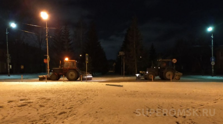 Общество Мэр Омска Шелест поговорил с прохожими об уборке снега