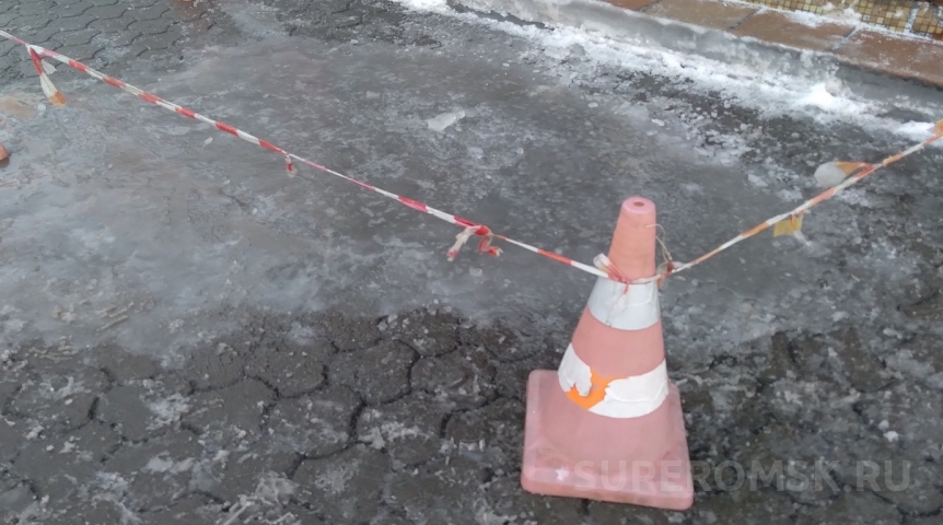 В Омской области бабушка отсудила 150 тысяч рублей после падения у подъезда В Омской области бабушка отсудила 150 тысяч рублей после падения у подъезда
