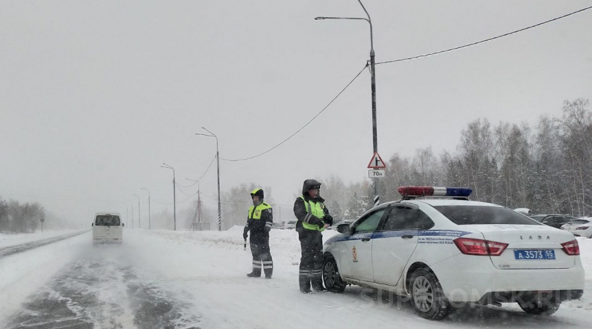 У омички едва не забрали BMW посреди дороги У омички едва не забрали BMW посреди дороги
