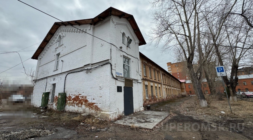 В Омске «иногородцу» сдали в аренду бывшее здание общевойскового училища В Омске «иногородцу» сдали в аренду бывшее здание общевойскового училища