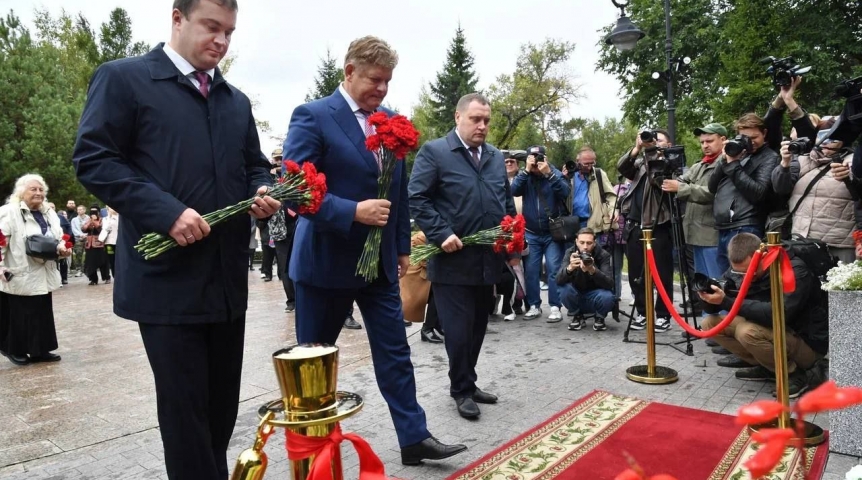 Общество Хоценко и Серышев открыли в Омске памятник Дзержинскому