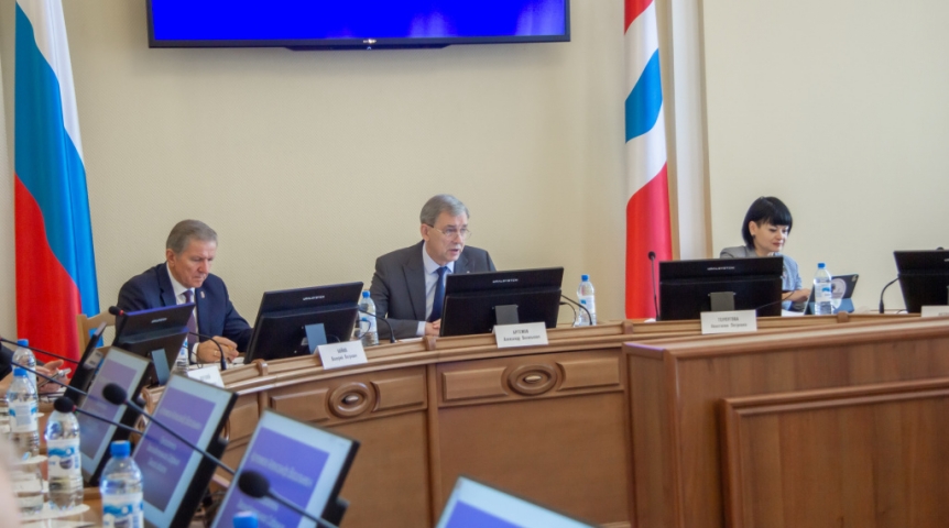 Спикер областного парламента Александр Артемов провел обучающий семинар для муниципальных депутатов Спикер областного парламента Александр Артемов провел обучающий семинар для муниципальных депутатов