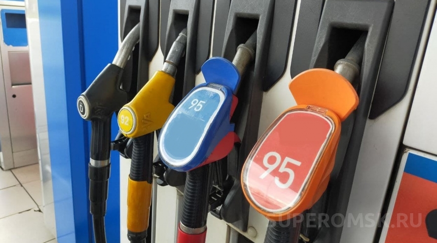 Бензин в Омске подорожал на 30 копеек за неделю