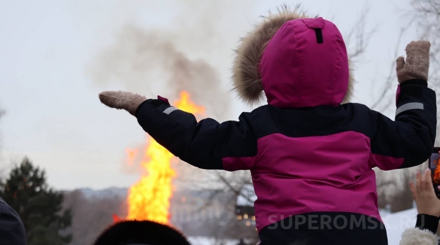 В Омске успели спалить чучело Масленицы до начала игры «Авангарда»
