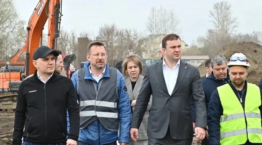 Губернатор Хоценко оценил ход благоустройства набережной Иртыша в районе Омской крепости