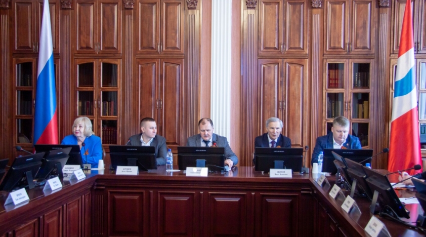 В Омской области депутаты Законодательного Собрания принимают меры по защите здоровья детей