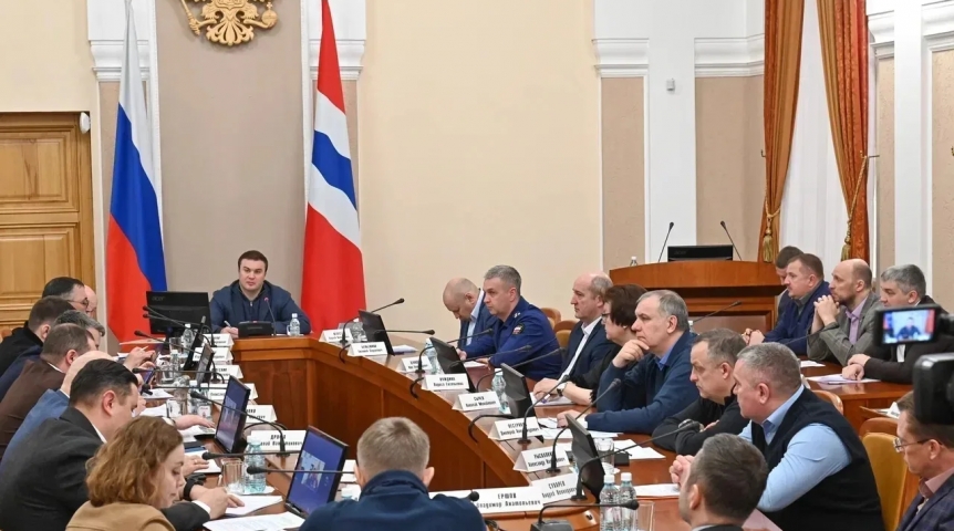 Хоценко провел заседание штаба по координации строек и капремонтов в Омской области