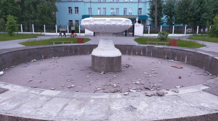 В Омске пенсионер нашел у фонтана немецкий пистолет В Омске пенсионер нашел у фонтана немецкий пистолет