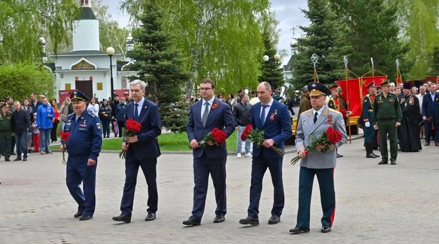 Омский губернатор Хоценко принял участие в акции «В лесу прифронтовом»