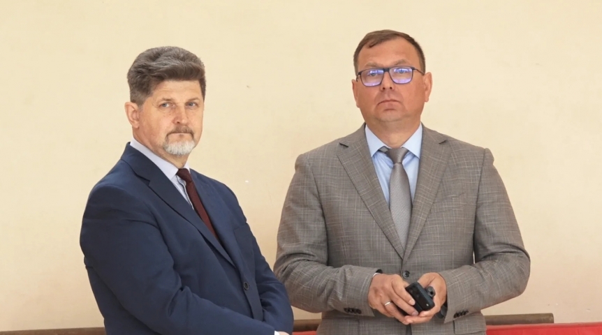Дмитрий Сахань с общественниками помогли омской СОШ № 120 со спортинвентарем