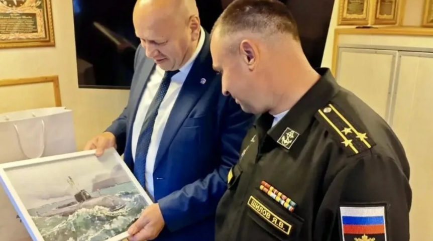 Мэр Шелест побывал на атомном ракетном крейсере «Омск»