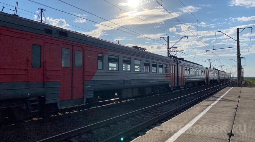 В Омске электричка сбила насмерть подростка В Омске электричка сбила насмерть подростка