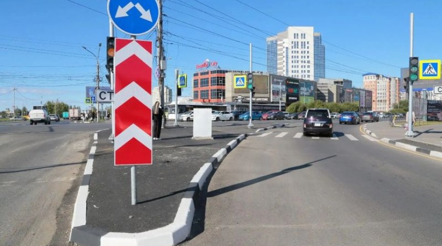 В Омске открыли движение по обновленному перекрестку Конева и 70 лет Октября В Омске открыли движение по обновленному перекрестку Конева и 70 лет Октября