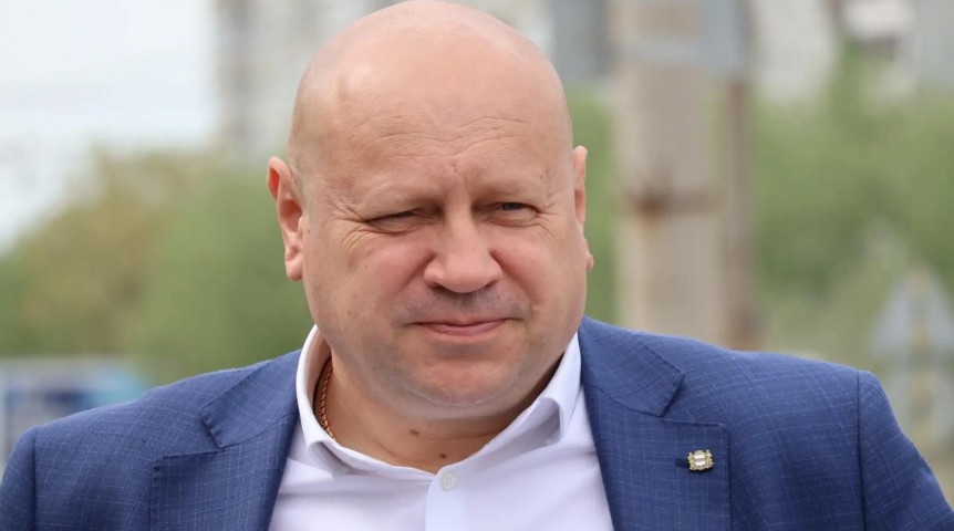 Десантник-мэр Шелест запретил купаться в омских фонтанах Десантник-мэр Шелест запретил купаться в омских фонтанах