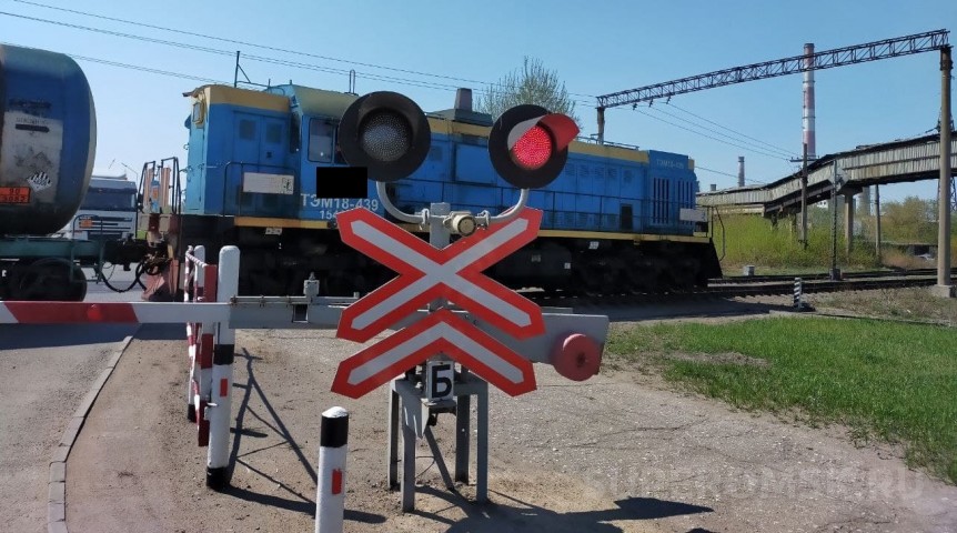 Автоновости В Омске закрыли частный ж/д переезд