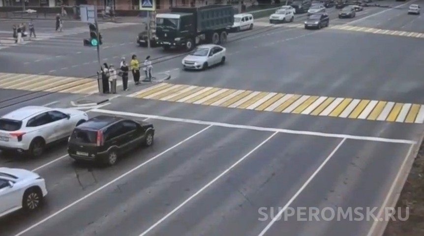 Город Движение на омской улице Богдана Хмельницкого реорганизовали в пользу пешеходов