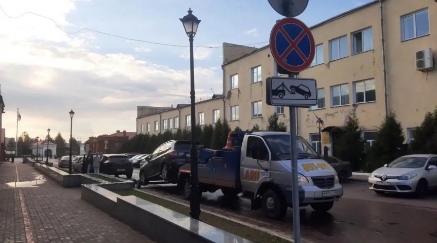 Автоновости С Омской крепости показательно забрали авто на штрафстоянку