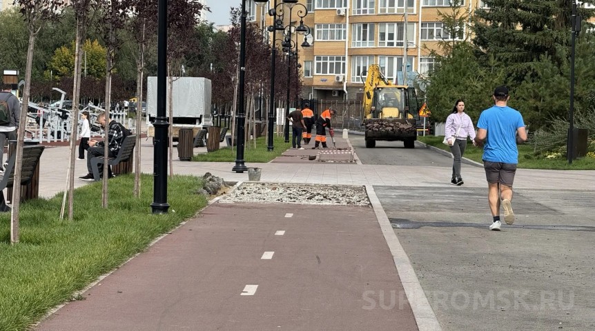 Город На обновленной набережной в центре Омска уже разбирают велодорожку