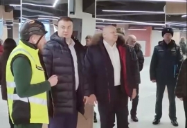 Ремонтируемый омский СКК имени Блинова посетили судебные приставы