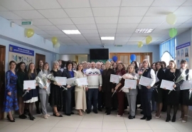 Геннадий Долматов провел открытие электронной Доски почета работников образования Омского района