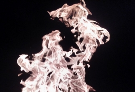 В горящей девятиэтажке в Омске семь человек оказались в огне