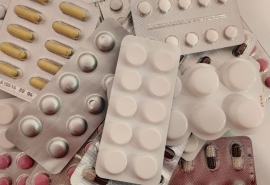 В Омске выявили 12 партий некачественных лекарств