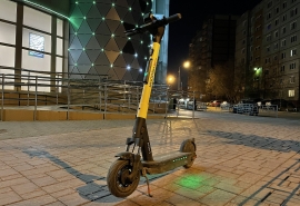 В Омске утвердили список мест, где с 1 марта нельзя оставлять электросамокаты