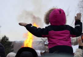 В Омске успели спалить чучело Масленицы до начала игры «Авангарда»