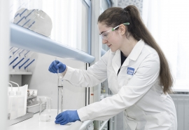 «Мелкая моторика и внимание»: девушки на Омском НПЗ рассказали, почему выбирают нефтепереработку