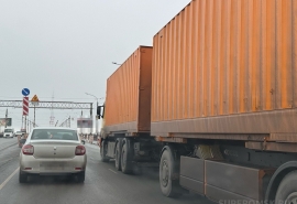 Большегрузам дали альтернативы после закрытия дороги омской станции Входная