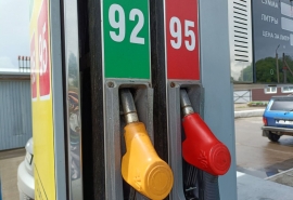 Бензин в Омской области решили продавать по паспорту