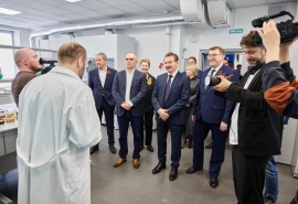 При поддержке ГК «Титан» в ОмГУ открыта современная лаборатория по технологии полимеров