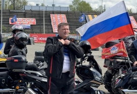 Глава омского Минздрава Маркелов проехал в колонне байкеров ко Дню Победы