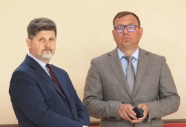 Дмитрий Сахань с общественниками помогли омской СОШ № 120 со спортинвентарем