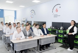 Выпускники омского колледжа за год освоили востребованную на ОНПЗ профессию