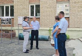 Председатель Заксобрания Александр Артемов оценил ход капитального ремонта общежития ОмГУ