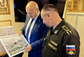 Мэр Шелест побывал на атомном ракетном крейсере «Омск»