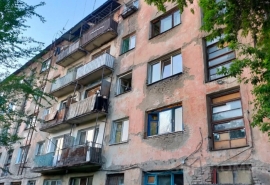 Мэрия Омска закроет заборами девять домов