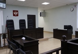 В омских судах привлекают к работе судью в отставке и отправляют в отставку другую