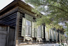 В Омске снесли уникальный дом деревянного модерна, попавший в зону КРТ
