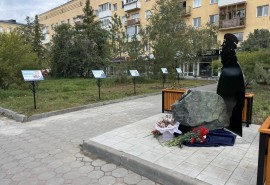 Памятник Жириновскому в Омске снабдили цитатами политика