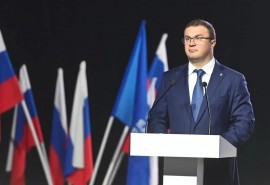 Зарплата учителей в Омске и области выросла на 7,6% с 1 сентября: решение Хоценко