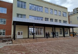 Владимир Корбут напутствовал учеников новой школы в омском «Серебряном береге»