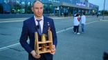 Герой России Дмитрий Перминов встретил в Омске частицу Вечного огня Герой России Дмитрий Перминов встретил в Омске частицу Вечного огня
