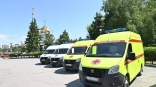 Омским медикам передали ключи от 15 новых машин скорой помощи Омским медикам передали ключи от 15 новых машин скорой помощи