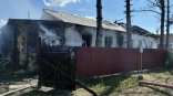 Бабушка с внуком погибли в страшном пожаре в Омской области Бабушка с внуком погибли в страшном пожаре в Омской области